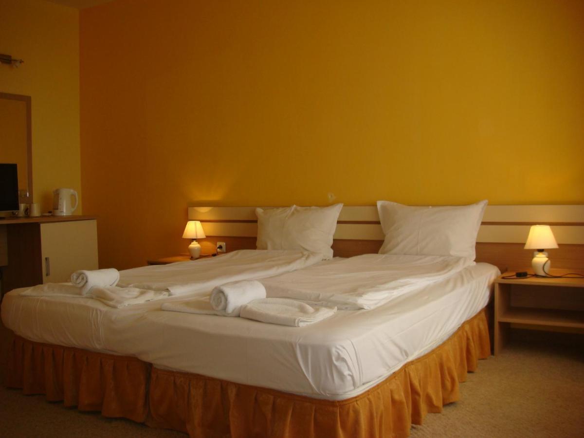 Тропикана Otel Primorsko Dış mekan fotoğraf