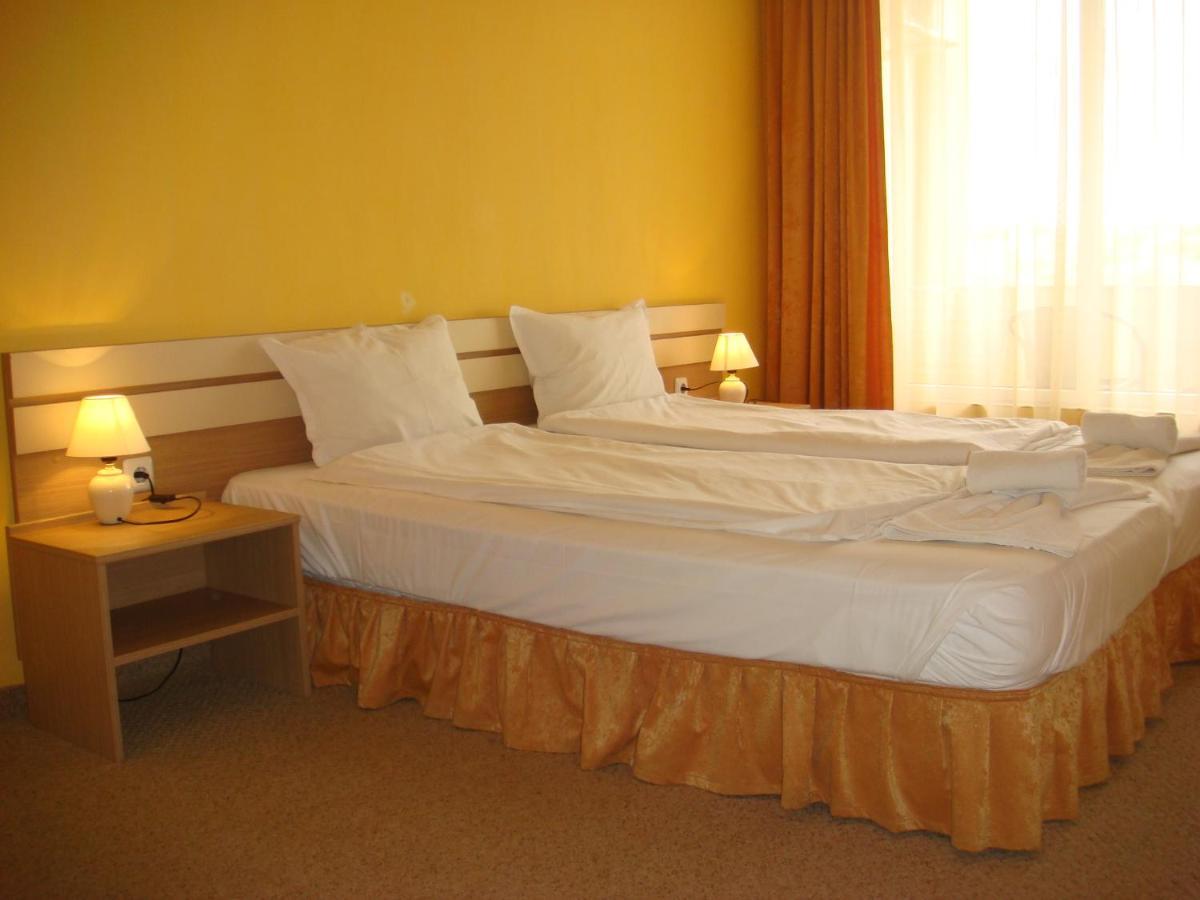 Тропикана Otel Primorsko Dış mekan fotoğraf
