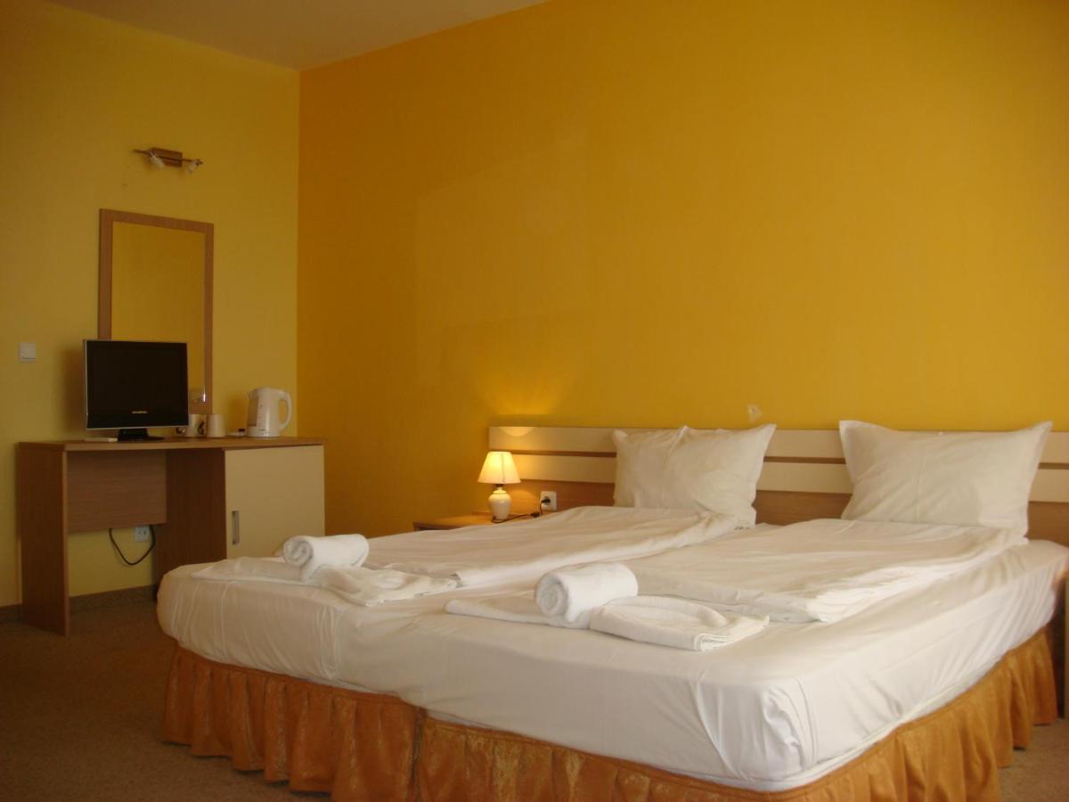Тропикана Otel Primorsko Dış mekan fotoğraf